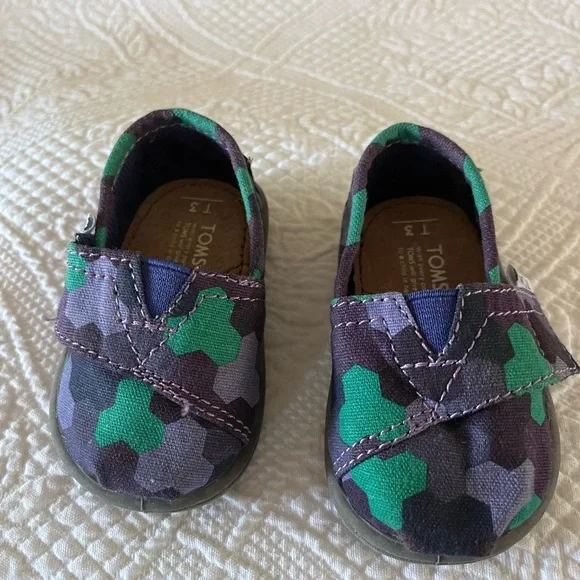 ๐๐TOMโS Unisex Infant Shoes. Canvas Upper. Velcro Closure. Size 3. Super Cute. - Picture 2 of 11